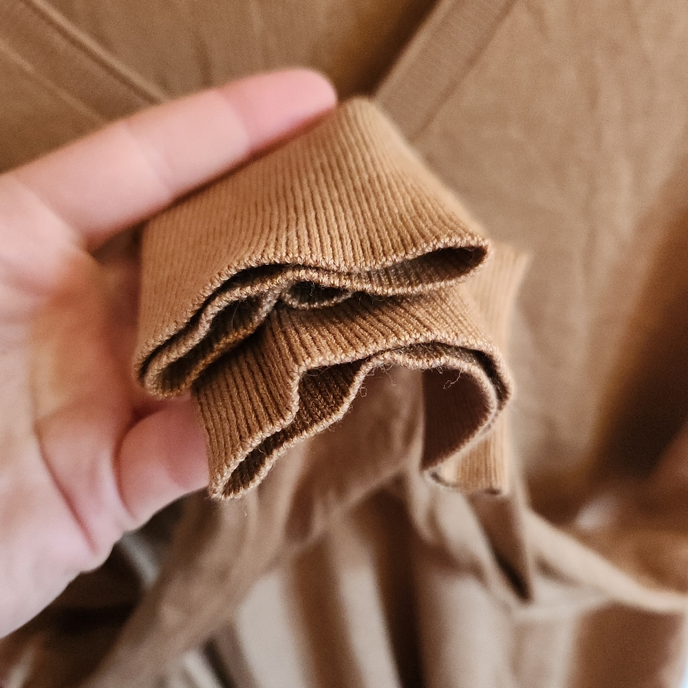 Banana Republic Lightweight V-Neck Long Sleeve Sweater Camel Tan Cashmere Silk - Picture 6 of 9